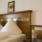 Landgasthof & Zur Rose Berg Hotel