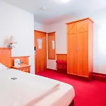 Landgasthof & Zur Rose Berg Hotel 3*