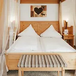 Landgasthof & Zur Rose Berg 3*