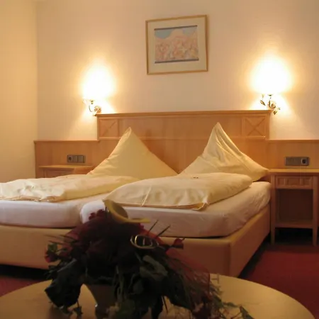 Landgasthof & Zur Rose Berg Hotel 3*
