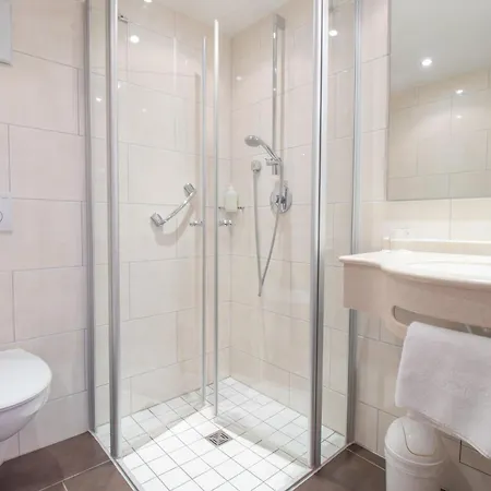 Landgasthof & Zur Rose Berg 3*