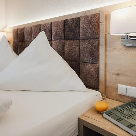 ホテル Landgasthof & Zur Rose Berg