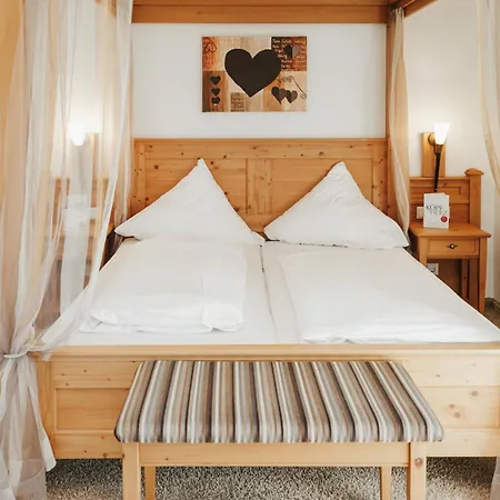 Landgasthof & Zur Rose Berg 3*