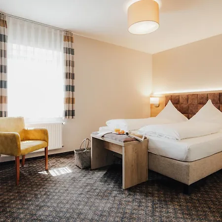 Landgasthof & Zur Rose Berg 3*