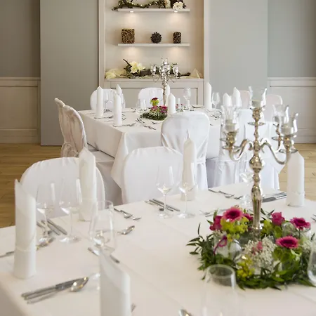 Landgasthof & Zur Rose Berg Hotel 3*