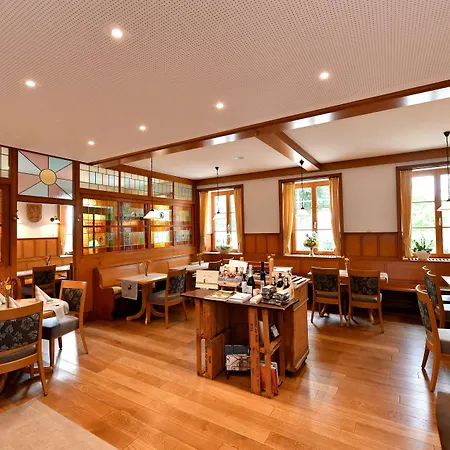 酒店 Landgasthof & Zur Rose Berg 埃英根