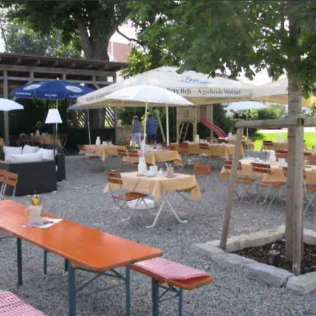 酒店 Landgasthof & Zur Rose Berg 埃英根