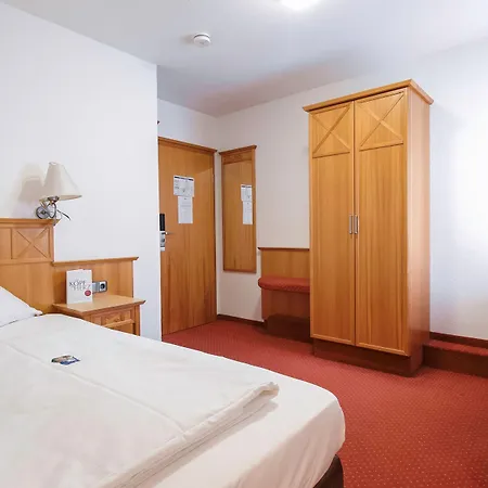 ホテル Landgasthof & Zur Rose Berg